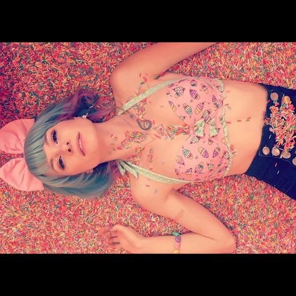 Meet your Posher, Kristin - Picture 3 of 4